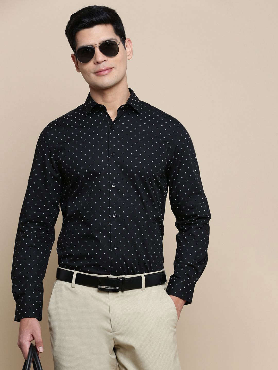 INVICTUS Men Standard Slim Fit Spread Collar Micro Ditsy Printed Cotton Formal Shirt