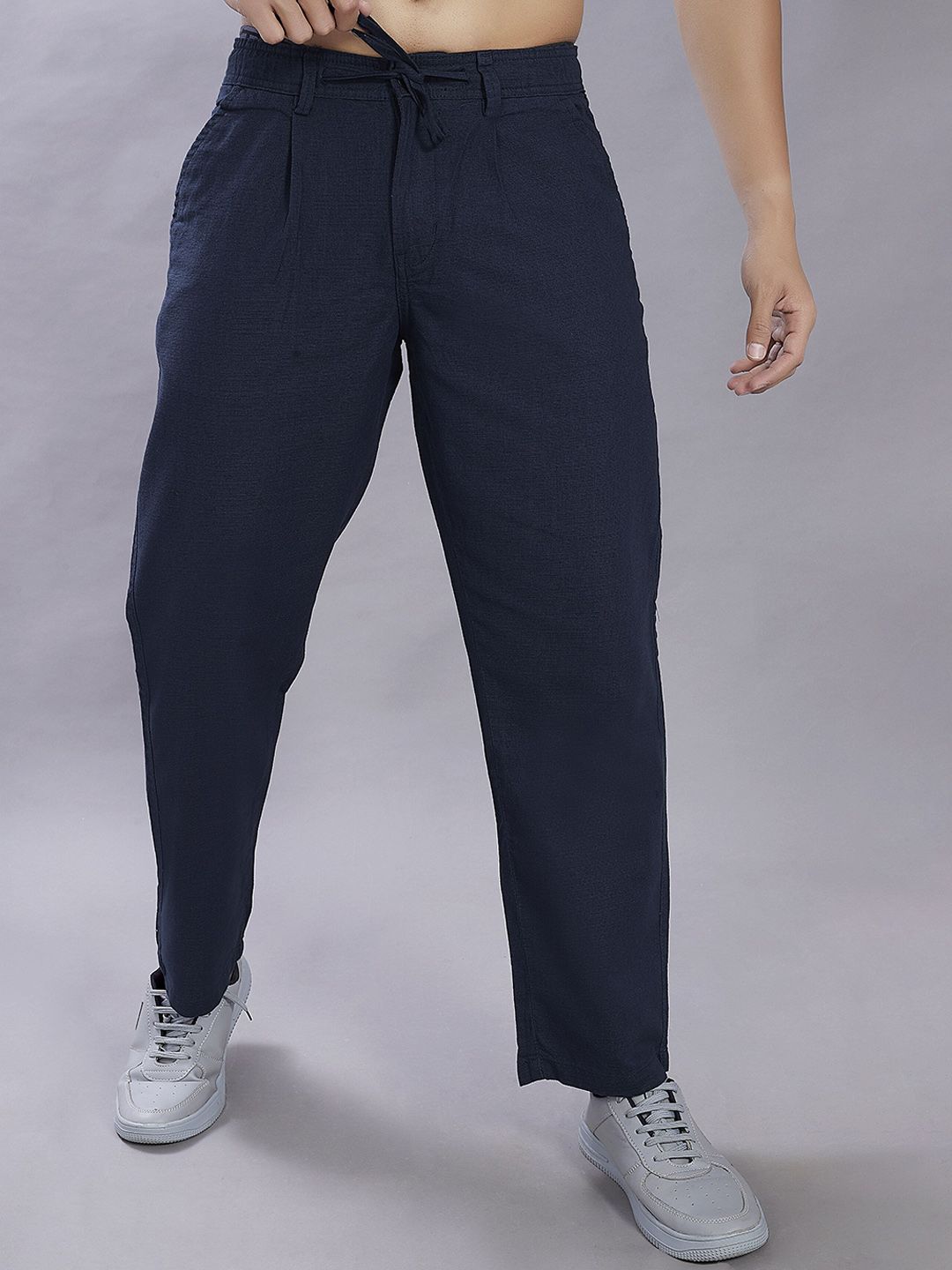 DIVISIVE Men Relaxed Loose Fit Easy Wash Pleated Regular Trousers