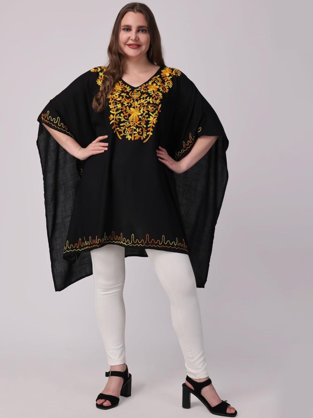 VAAMII Embroidered Kimono Sleeve Kaftan Top