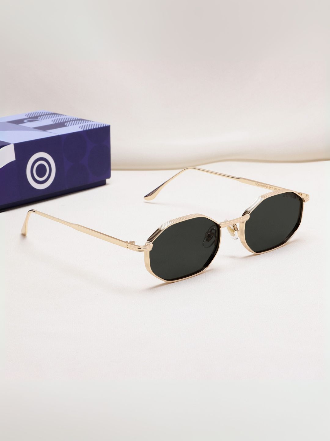 SUNGLASSIC Unisex Black Lens & Gold-Toned Oval Sunglasses Opulent-Gold-Black