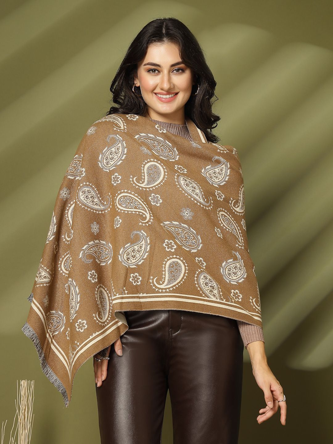 Mafadeny Women Frayed Border Paisley Printed Stole