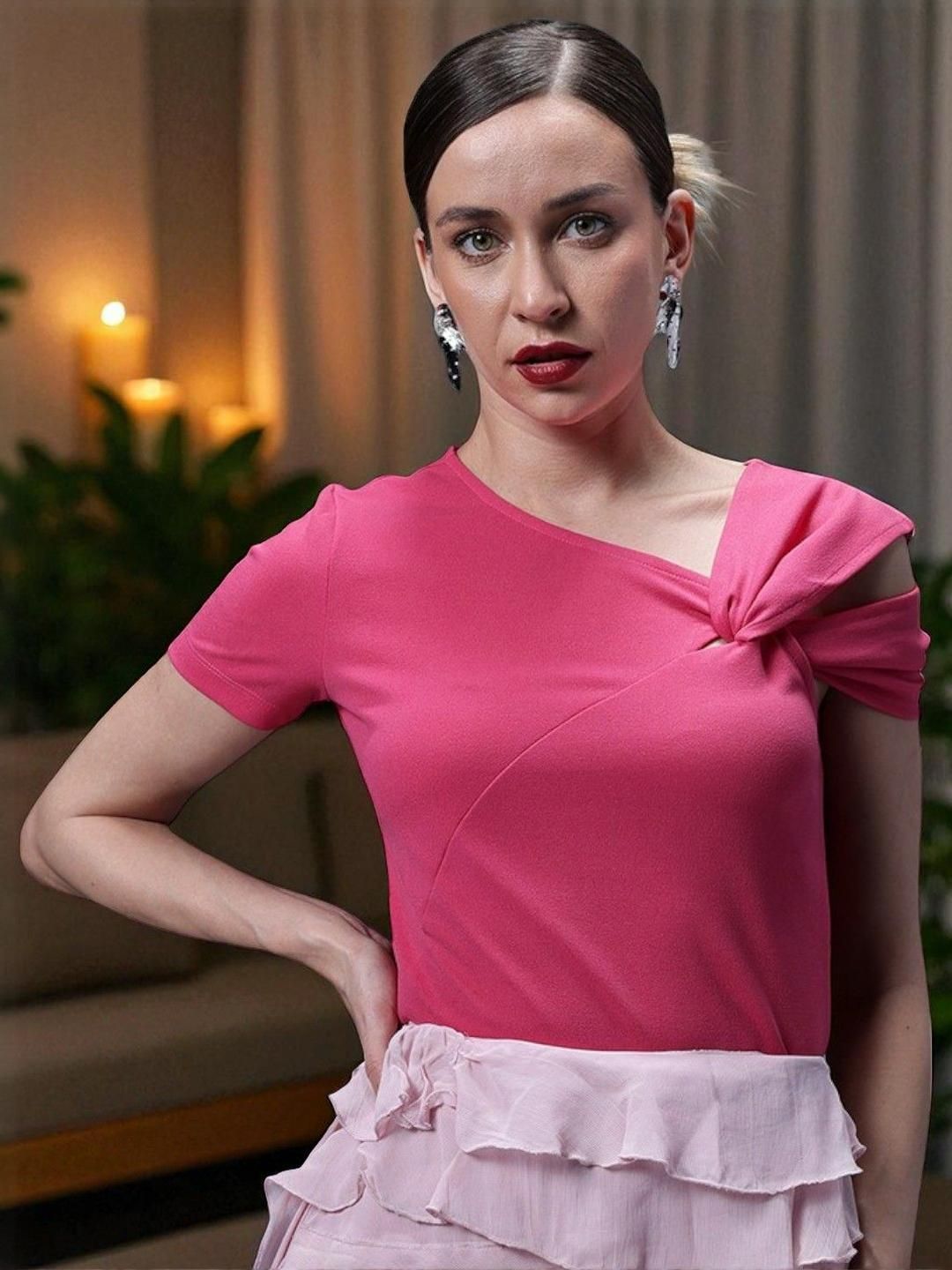 ZEUGEN Women Asymmetric Neck Cut Out Fitted Top