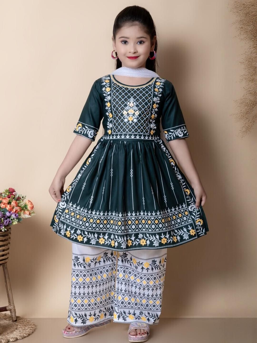 NFashion Girls  Green Clothing Set