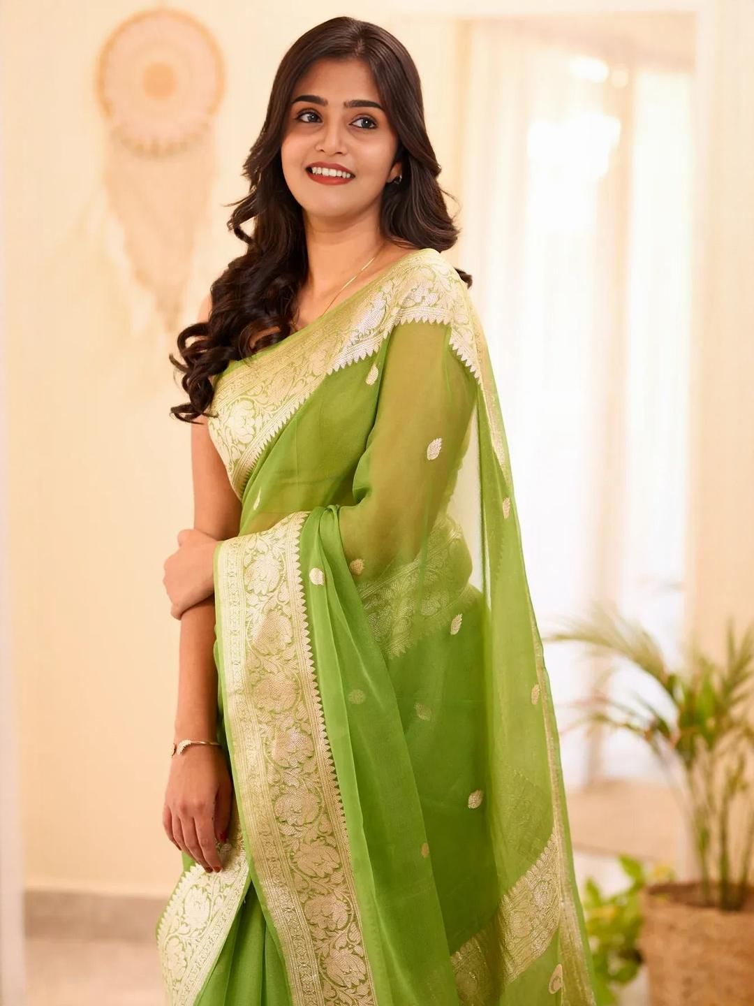 zinzraa Woven Design Zari Saree