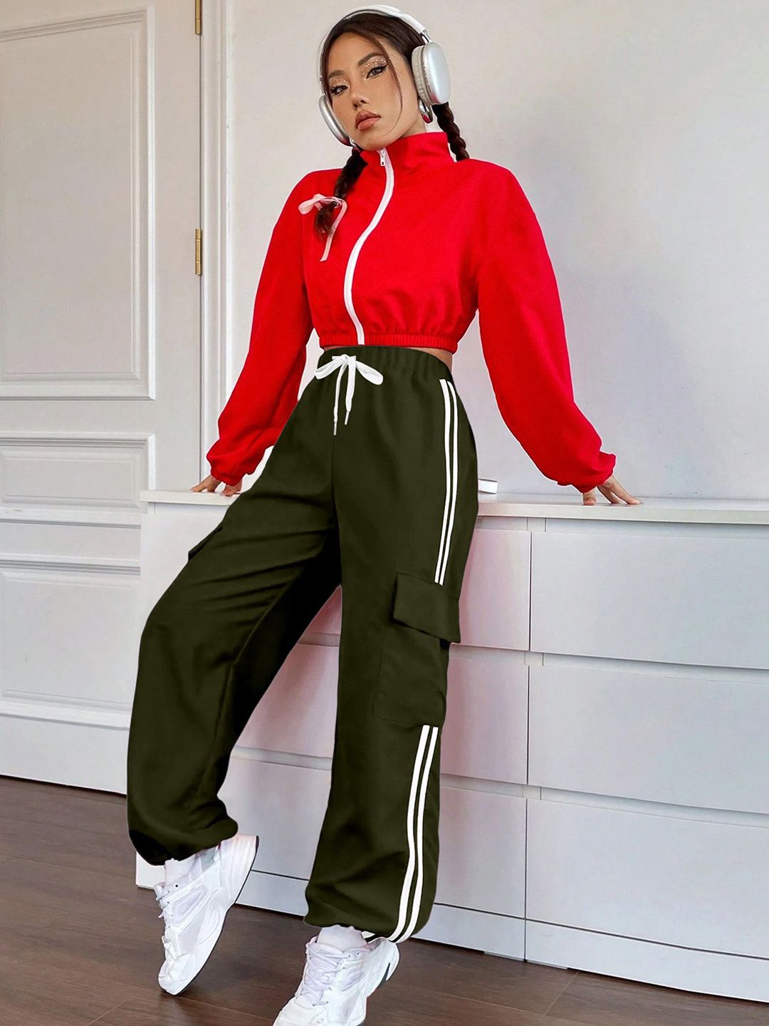 RAJOVATI Women Mid Rise Cargo Track Pants