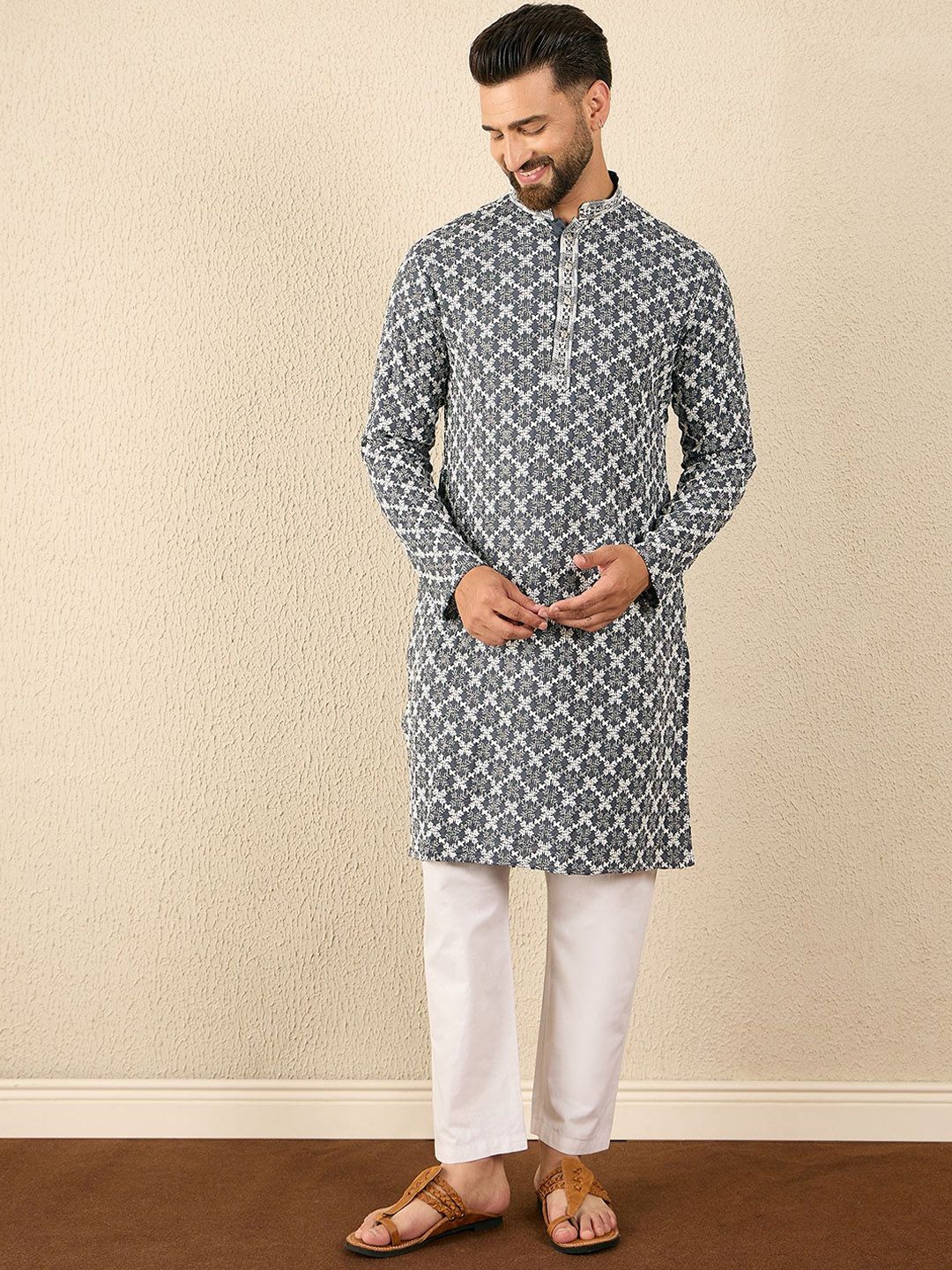 House of Pataudi Floral Embroidered Mandarin Collar Straight Kurta