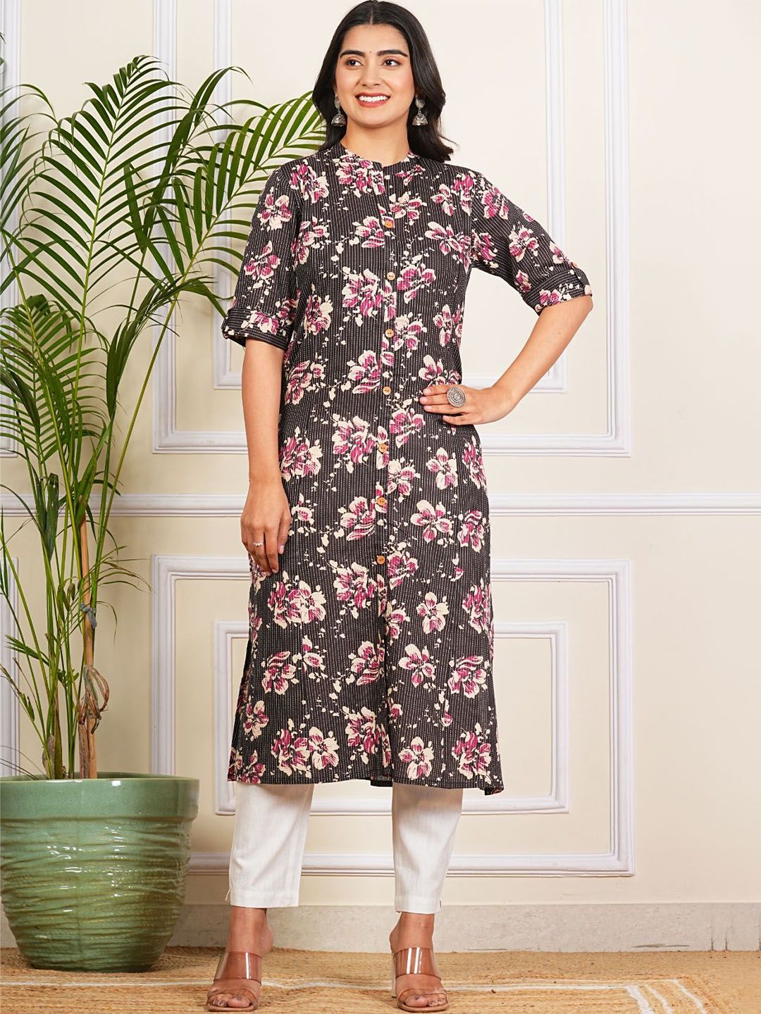 NUNCHII Women Floral Printed Casual Cotton Straight Kurta