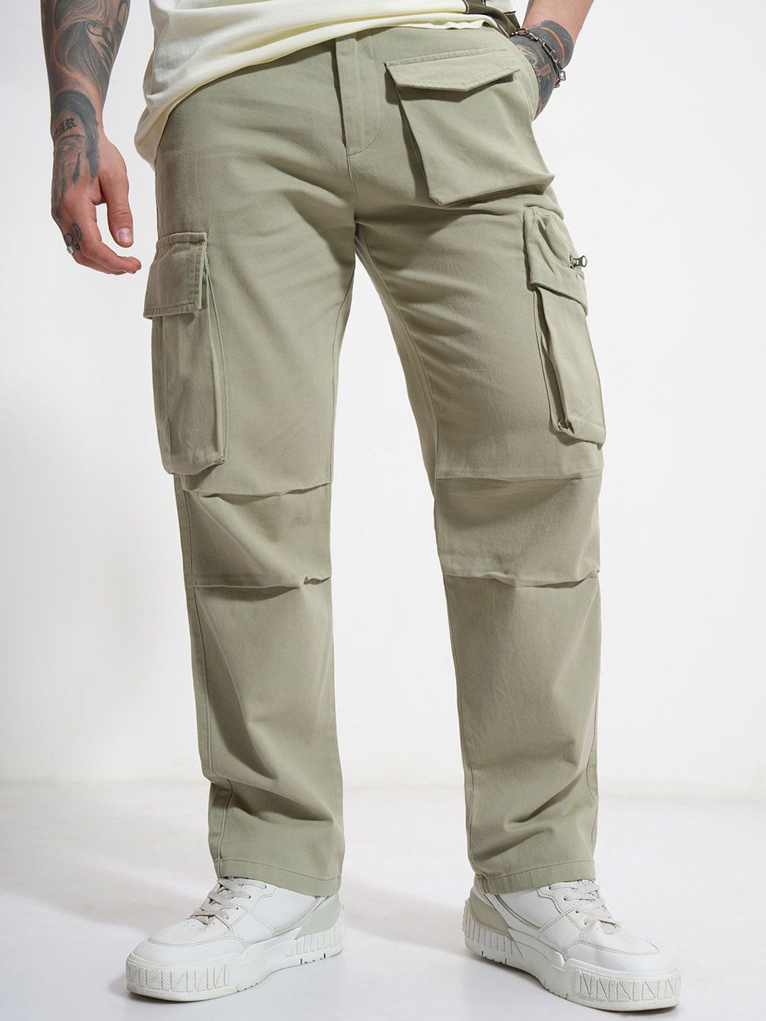 HIGHLANDER Men Relaxed Fit Mid-Rise Cotton Cargos Trousers