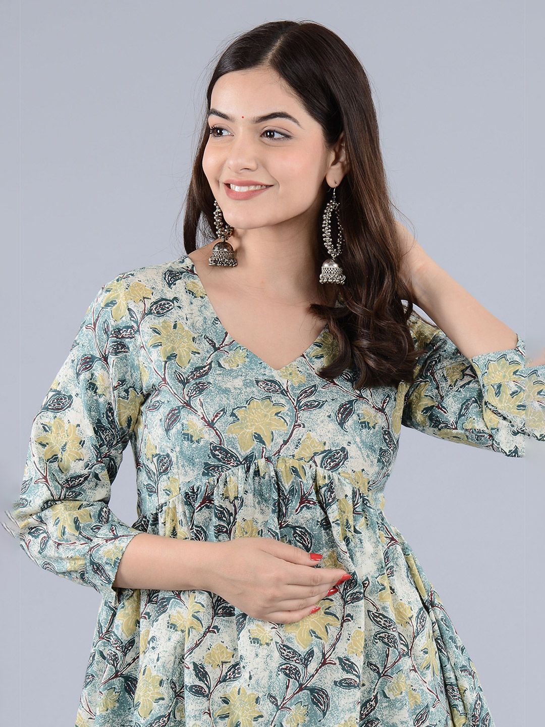 VICITRA Women Floral Printed V-Neck Pure Cotton Empire Kurti