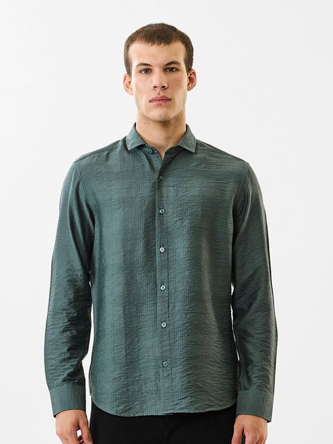 Snitch Men Slim Fit Textured Spread Collar Casual Shirt
