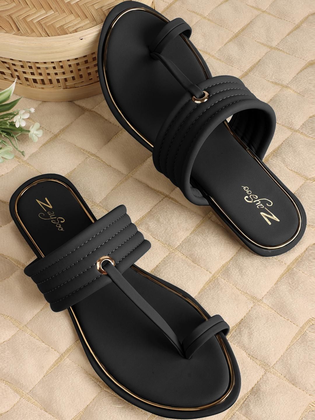 ZAYSOO Women One Toe Flats