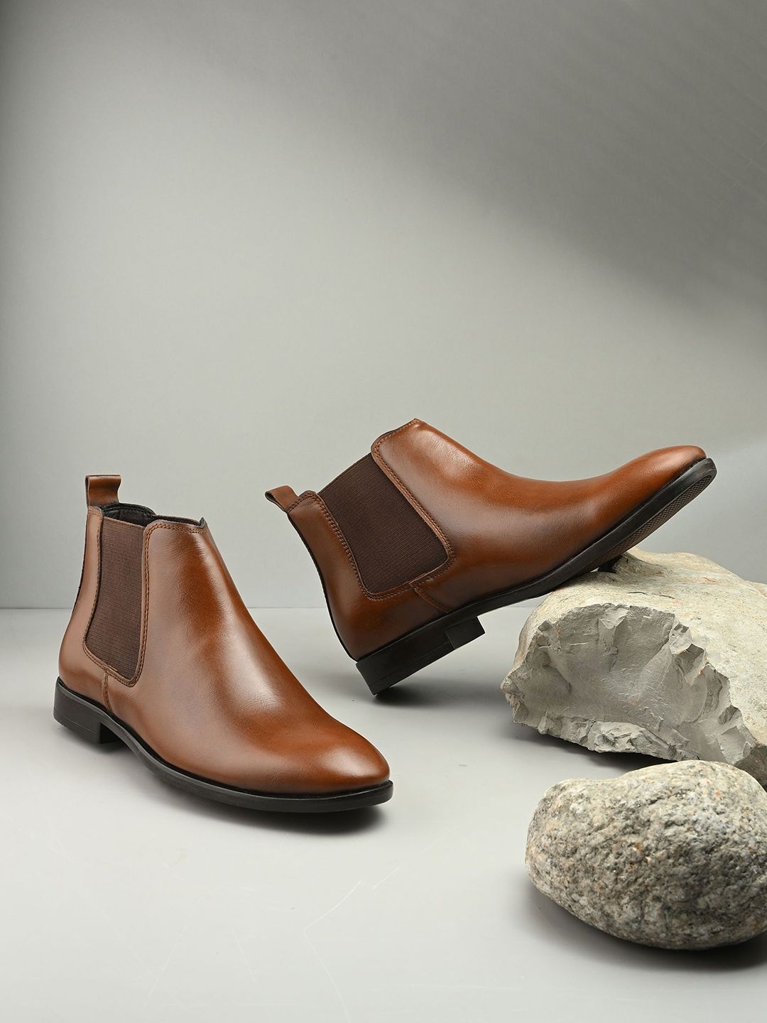 The Roadster Lifestyle Co Men Casual Mid-Top Block-Heeled Chelsea Boots