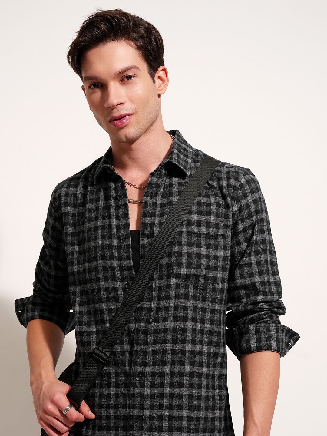 HIGHLANDER Men Slim Fit Checked Spread Collar Casual Shirt