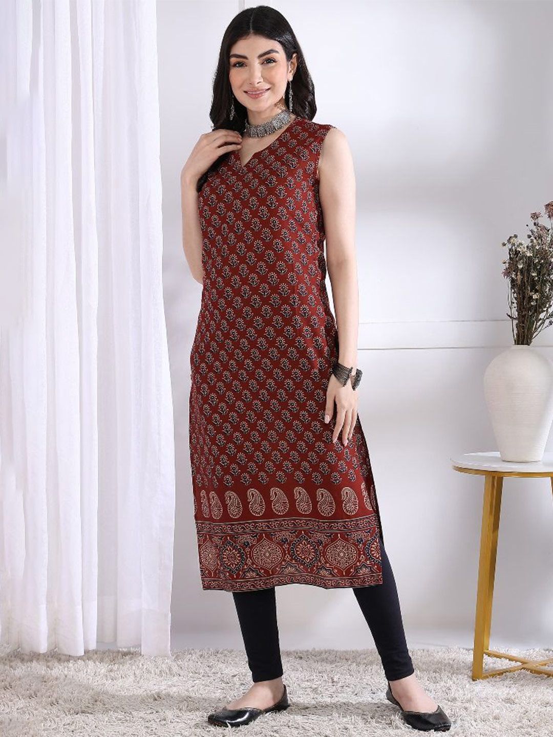 Vbuyz Floral Printed Cotton Sleeveless Notch Neck Straight Kurta