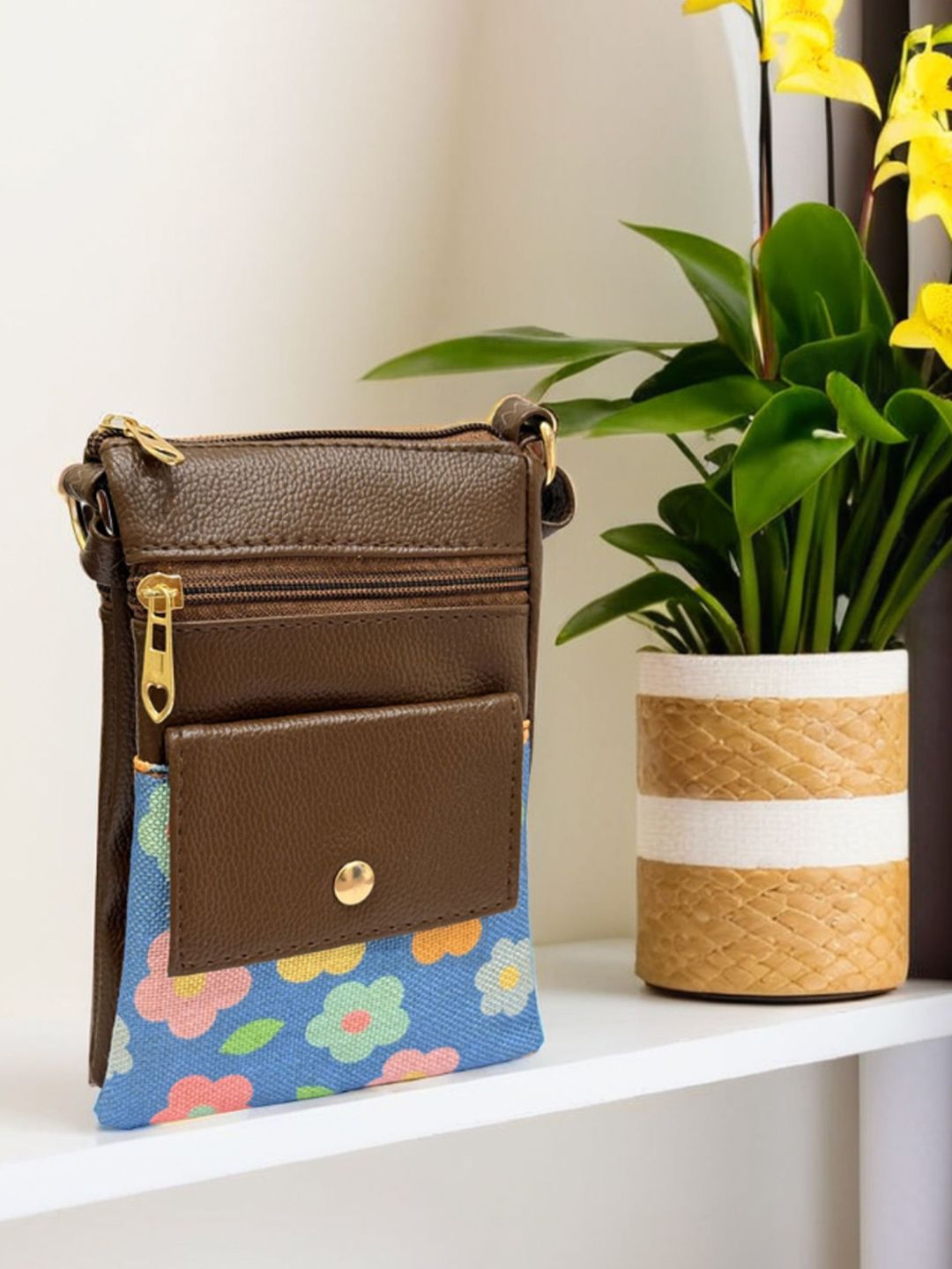 BANDICOOT Women Floral Crossbody Sling Bag