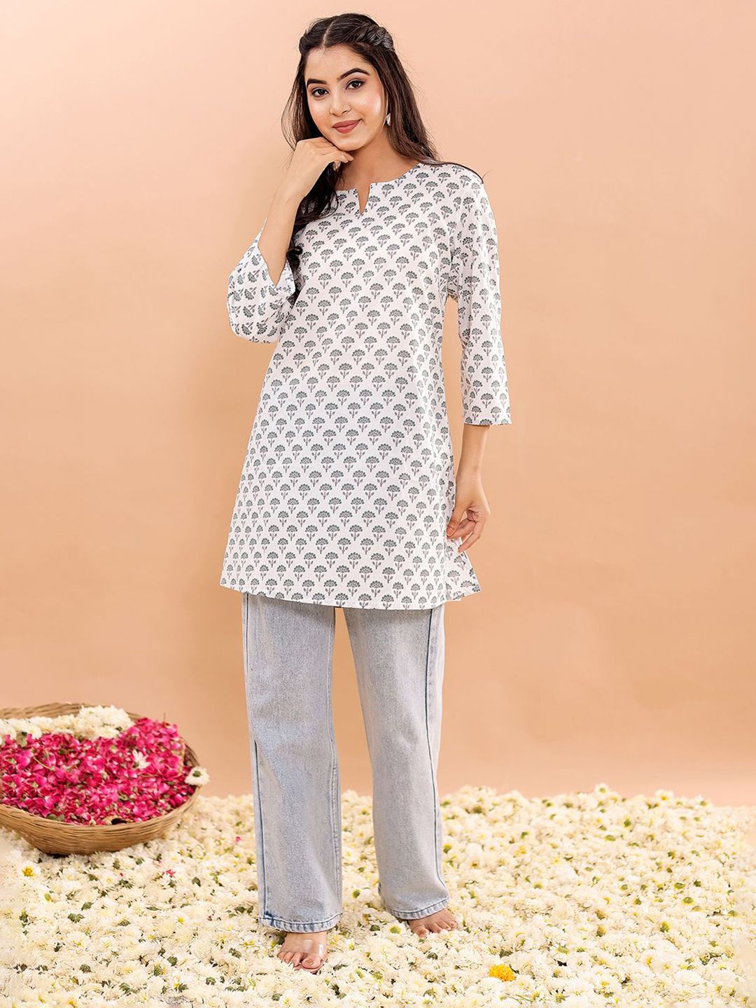 Chandbaali Women Floral Printed Pure Cotton Kurti