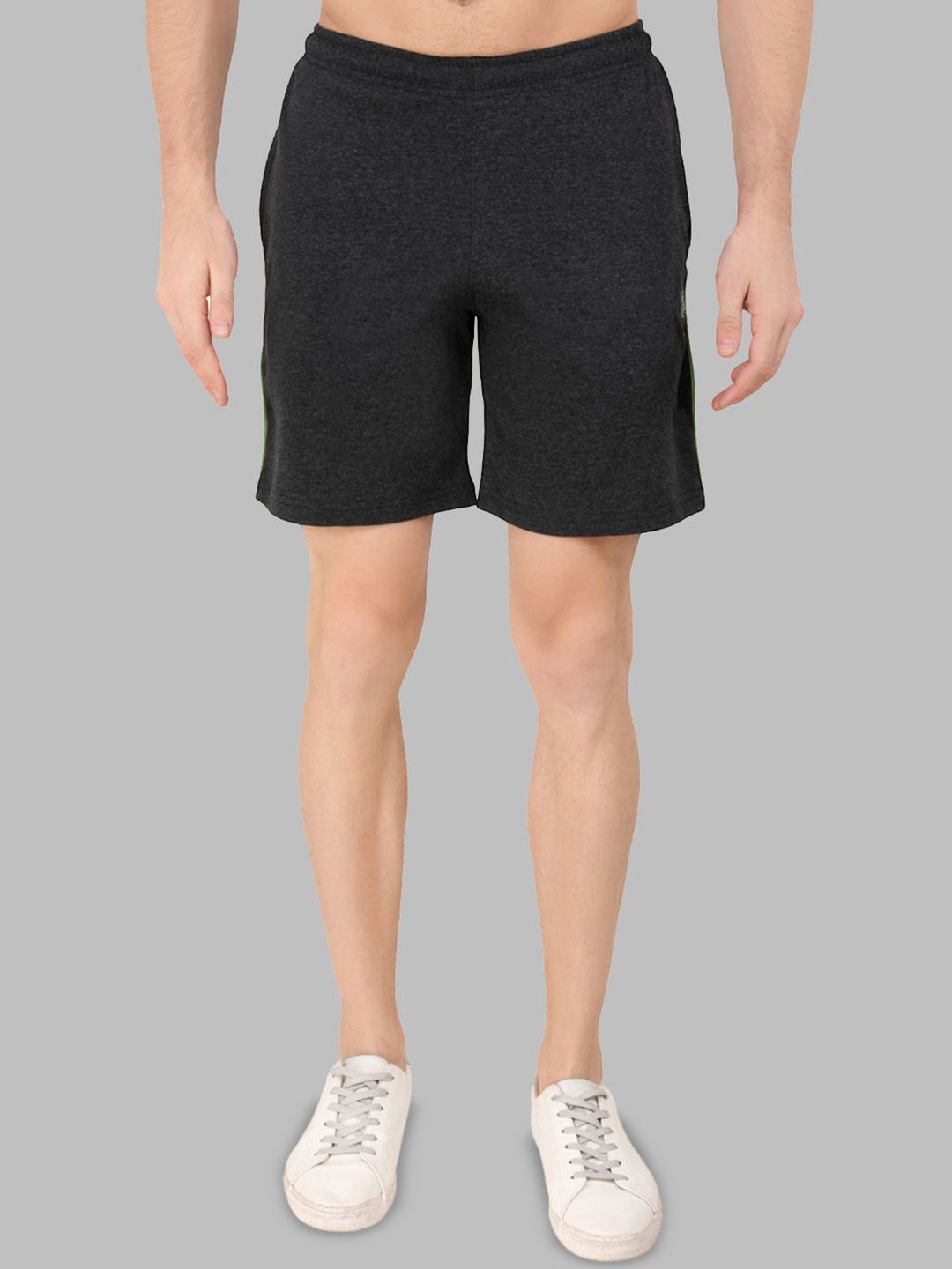MOUNTAIN COLOURS Men Solid Low-Rise Sports Shorts