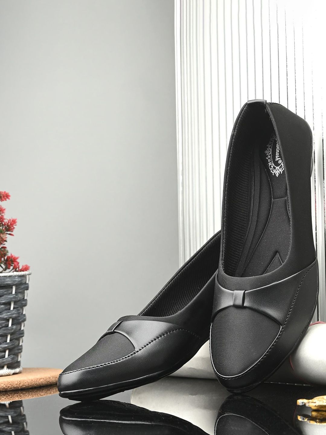 DUOSOFT  Women Pointed Toe Ballerinas