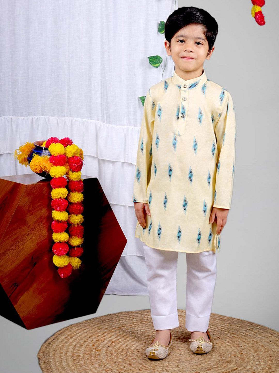 VALUE CREATION Boys Geometric Embroidered Kurta with Pyjama