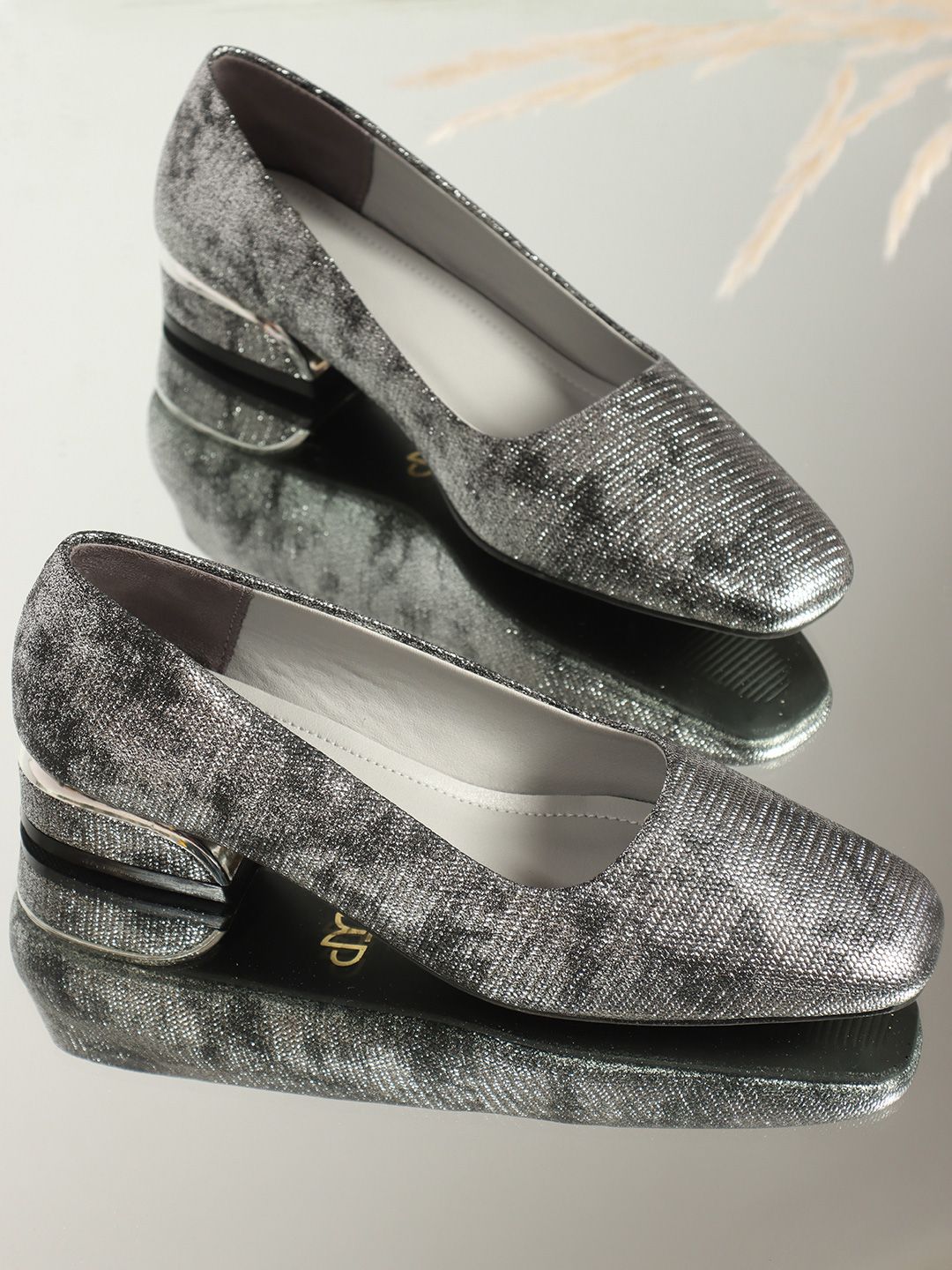 THE WHITE POLE Women Block Heeled Bellies Pumps