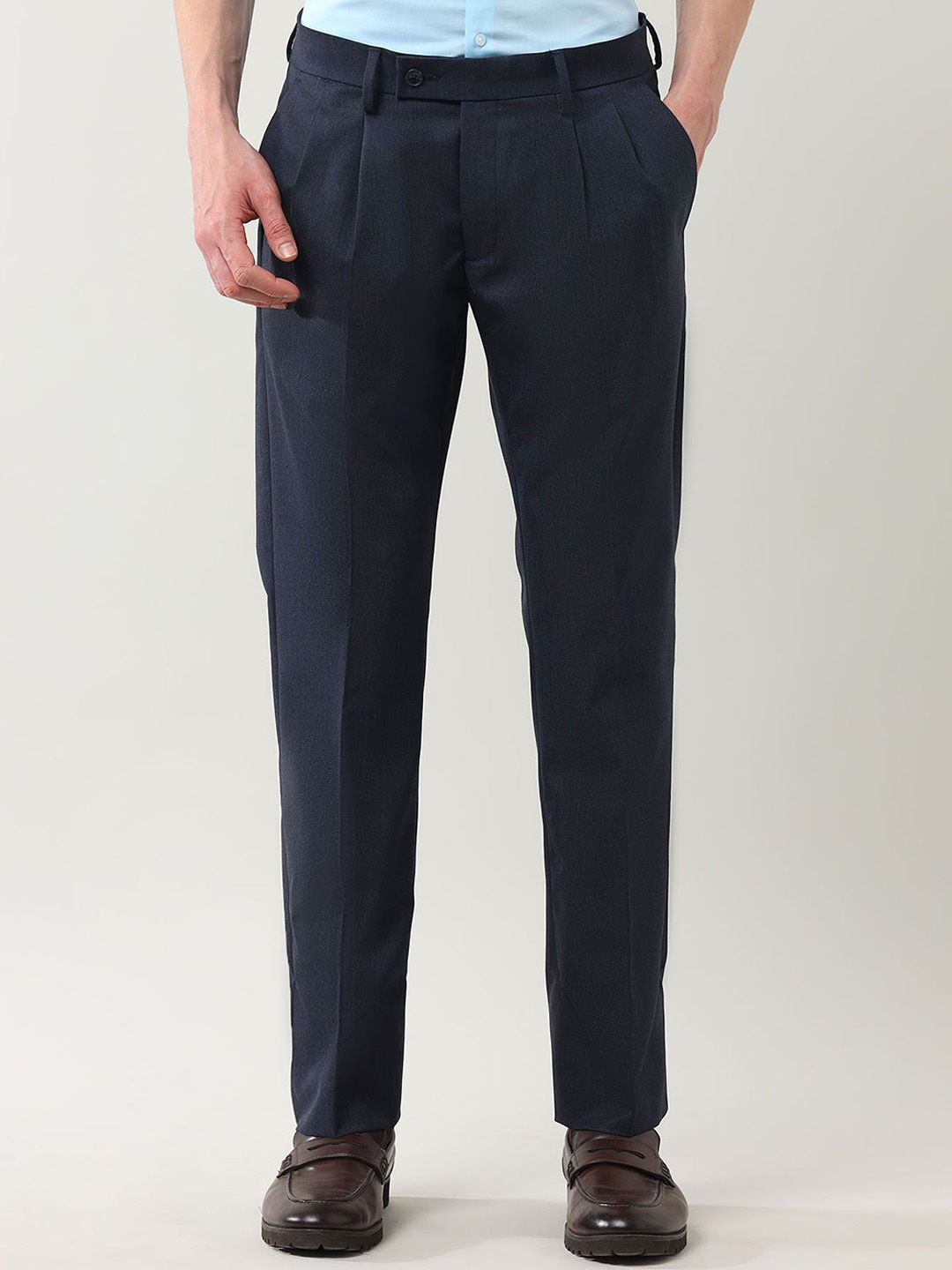 Arrow Men Smartflex Classic Pleated Regular Fit Mid-Rise Trouser