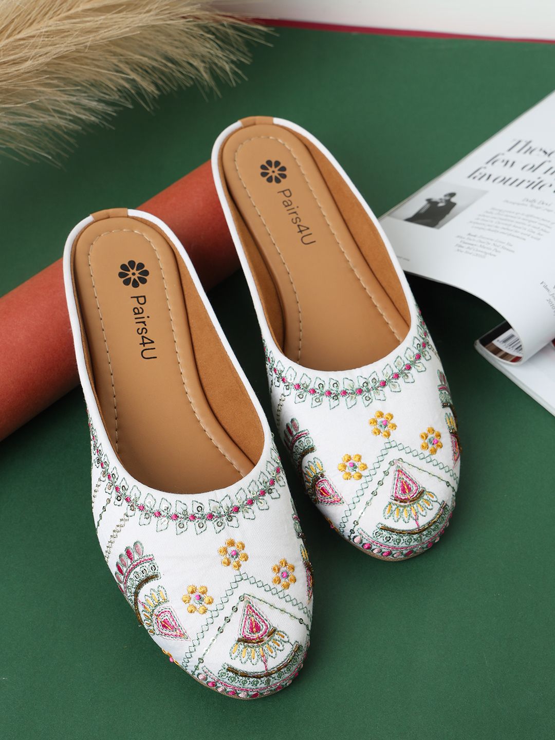 Pairs4U Women Embellished Round Toe Mojaris