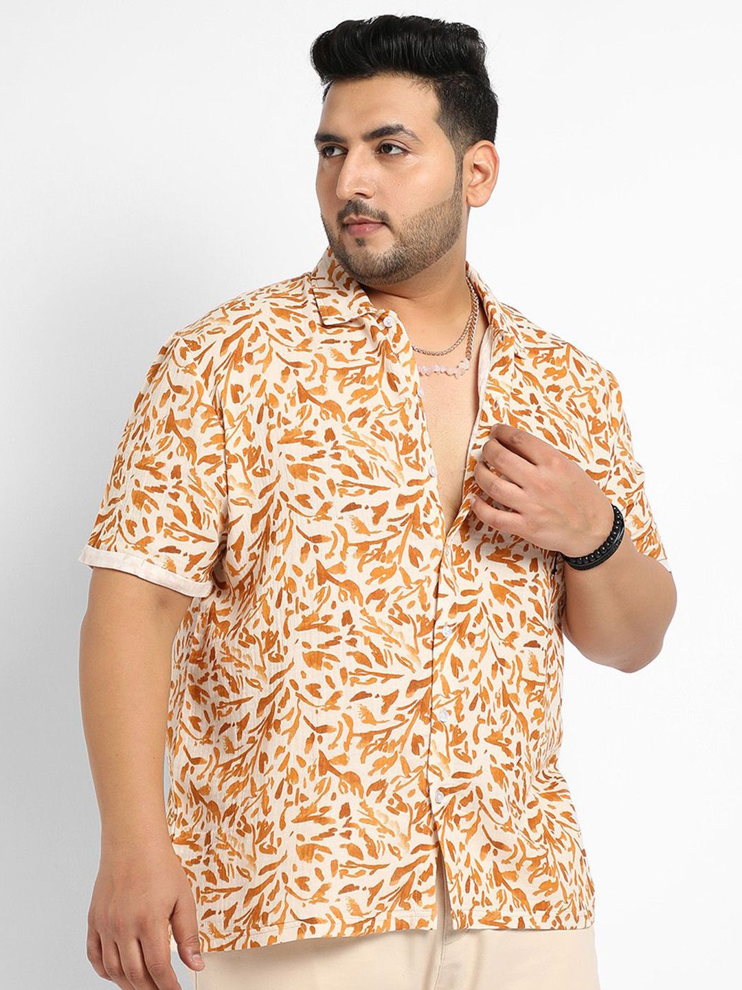 Instafab Plus Men Comfort Fit Floral Printed Spread Collar Cotton Casual Shirt