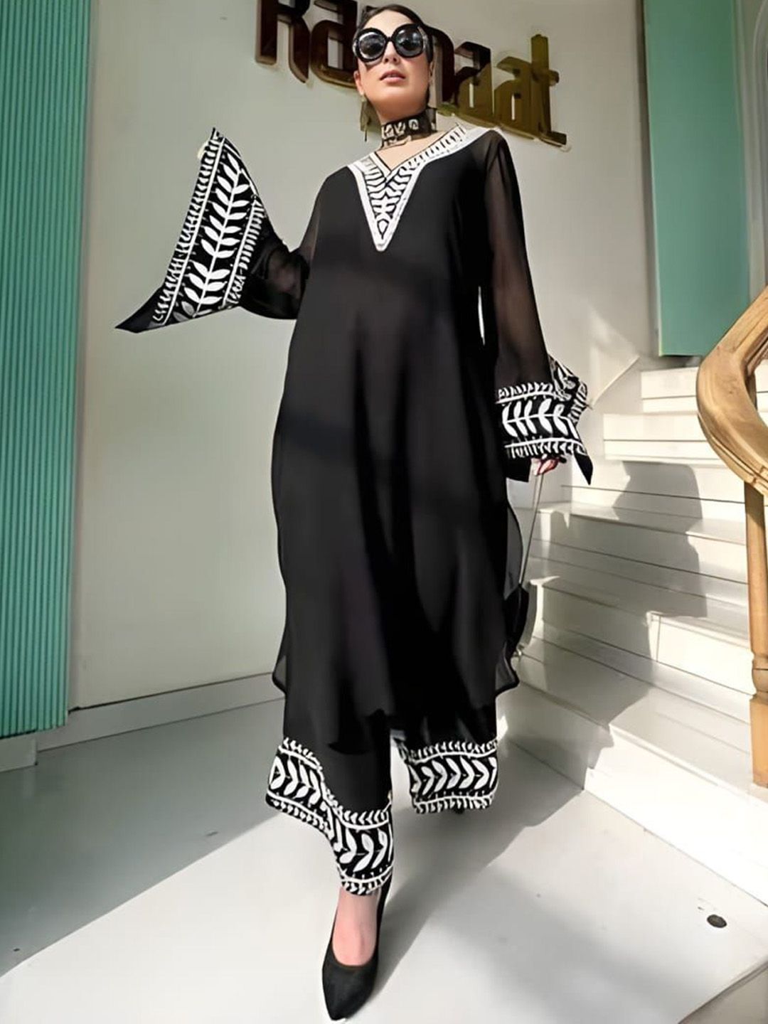 Maeswag Women Floral Embroidered Regular Thread Work Kurti with Trousers