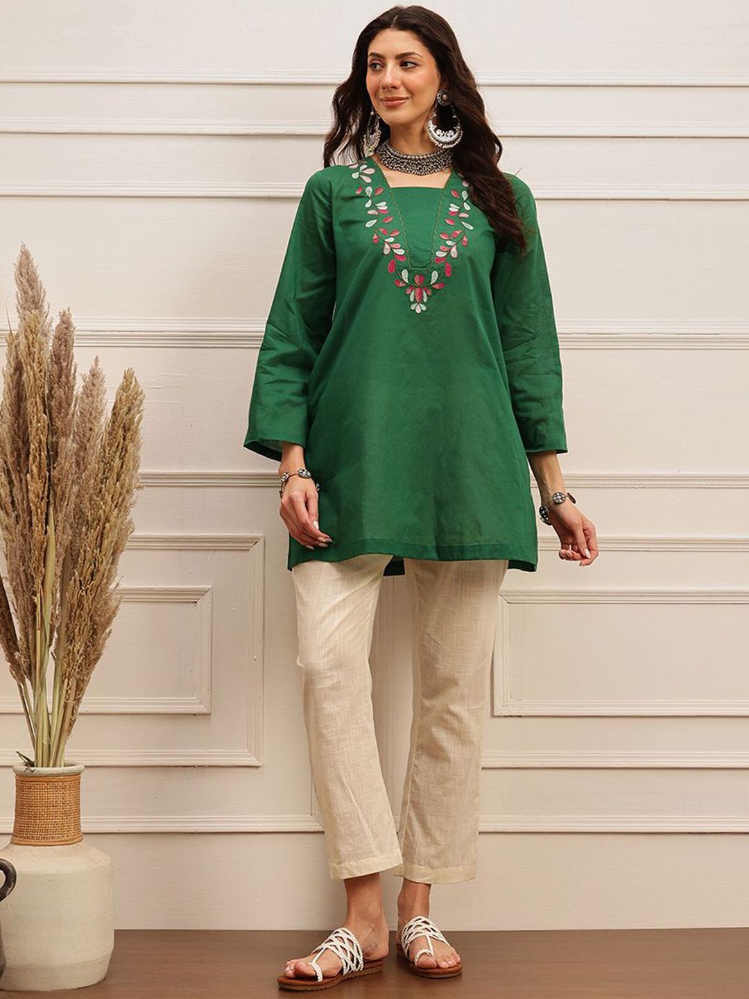 BARARA ETHNIC Women Embroidered Flared Sleeves Thread Work Floral Kurta