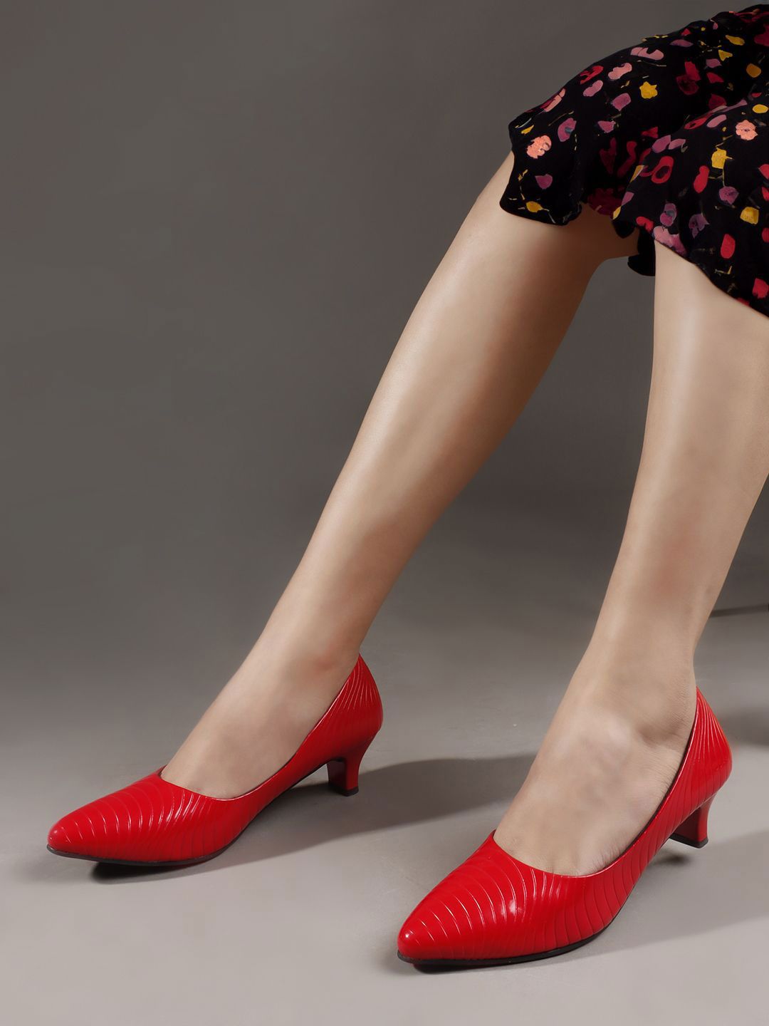 SUKUN Women Textured Pointed Toe Pump