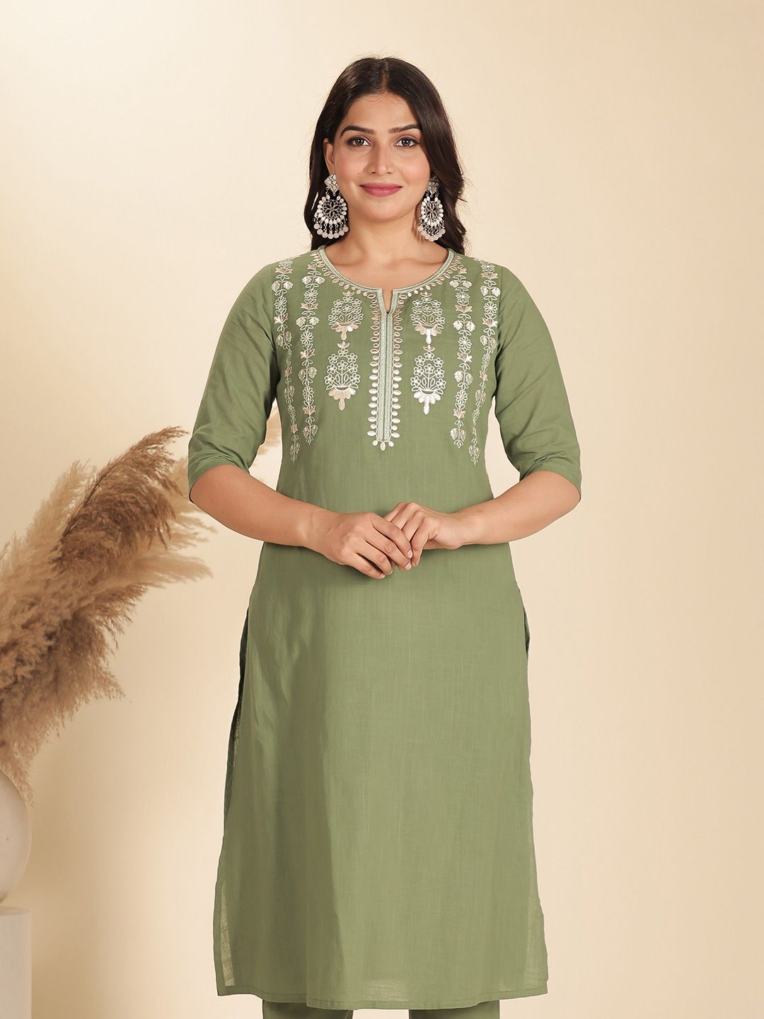 Aramya Floral Embroidered Thread Work Pure Cotton Straight Kurta