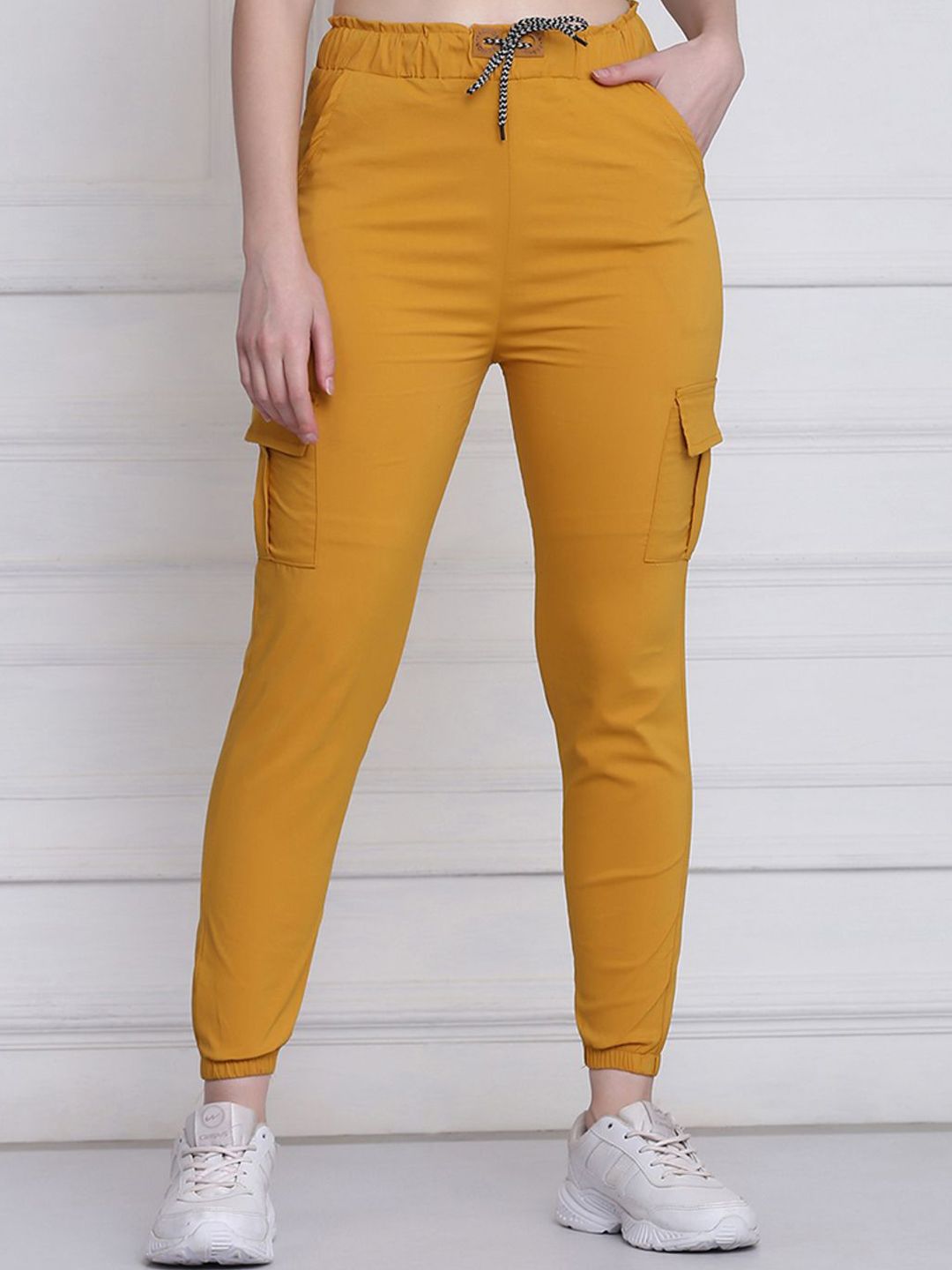 QIOA Women Solid Relaxed Fit High-Rise Jogger Trouser