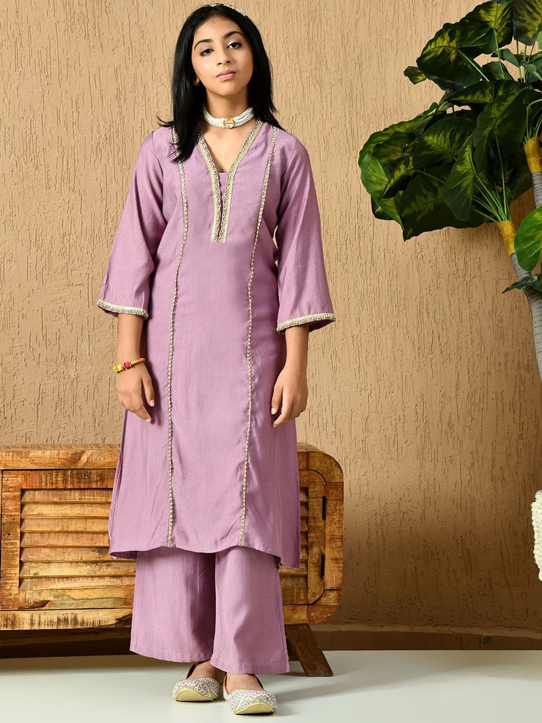 Myshka Girls Panelled Beads and Stones Kurta with Trousers