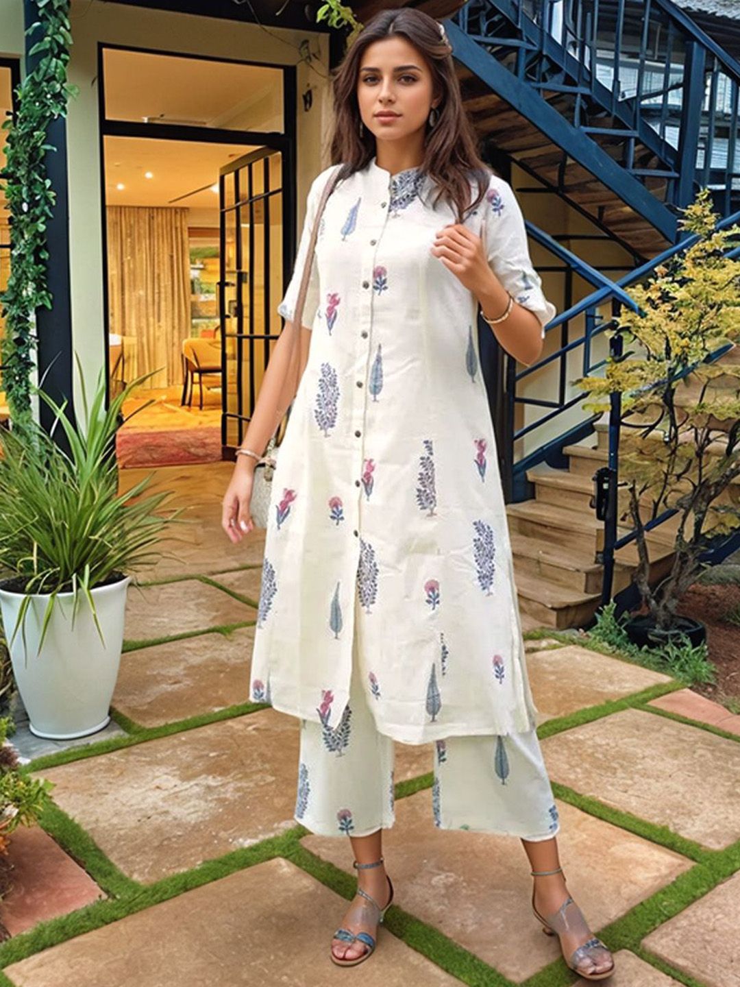 GoSriKi Women Floral Printed Regular Kurta with Trousers