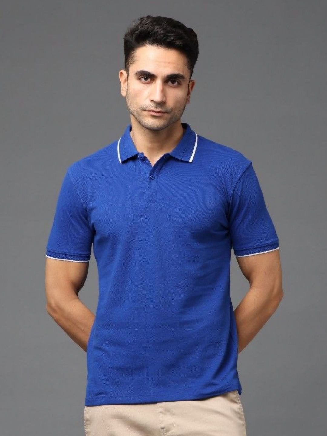 SHOWKEY Men Solid Polo Collar T-shirt