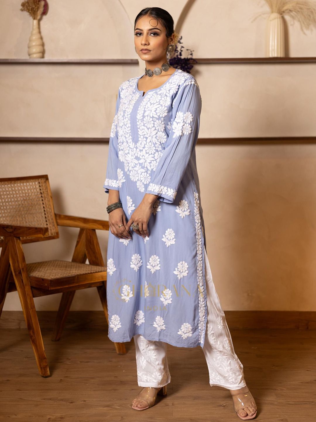 GHARANA INDIA Floral Embroidered Thread Work Notch Neck Straight Kurta