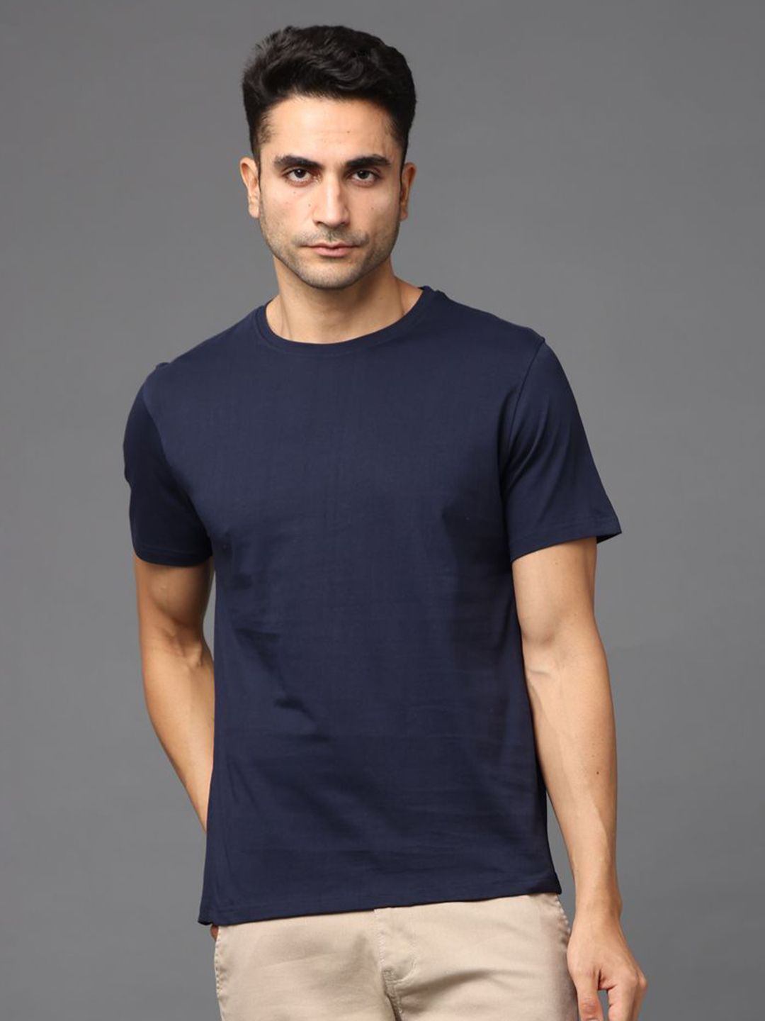SHOWKEY Men Round Neck Cotton T-shirt