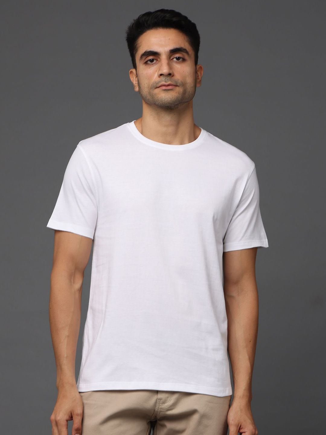 SHOWKEY Men Round Neck Cotton T-shirt