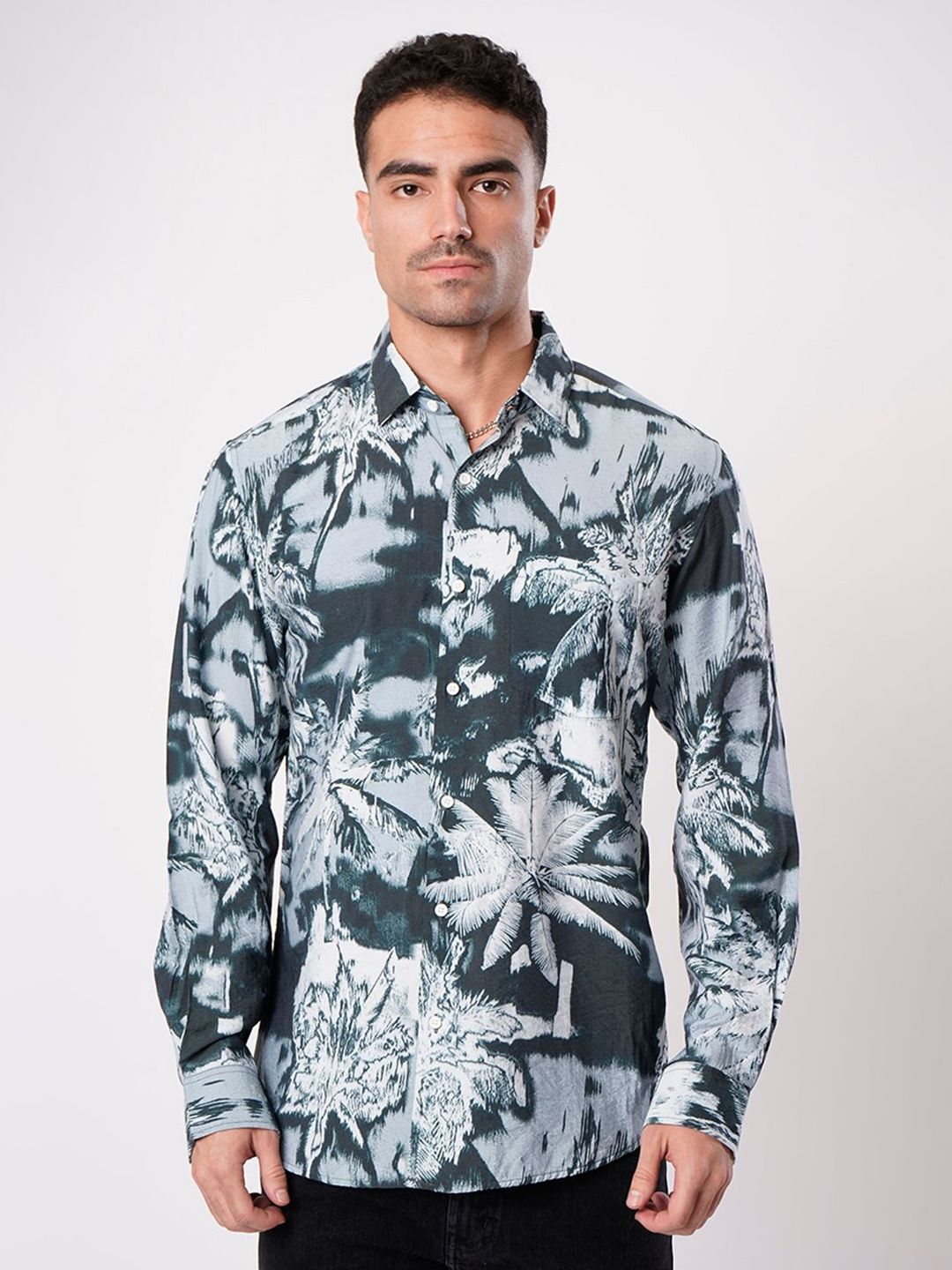 Bene Kleed Palm Tree Conversational Nylon Long Sleeves Slim Fit Shirt