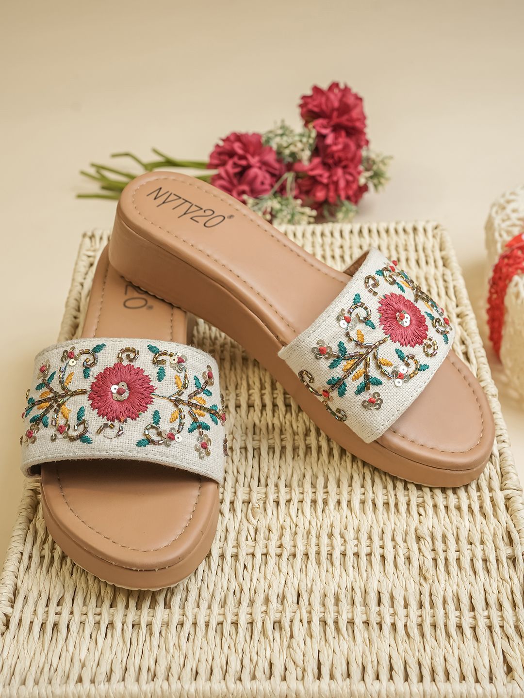 NYTY20 Women Embellished Open Toe Flatform Sandal