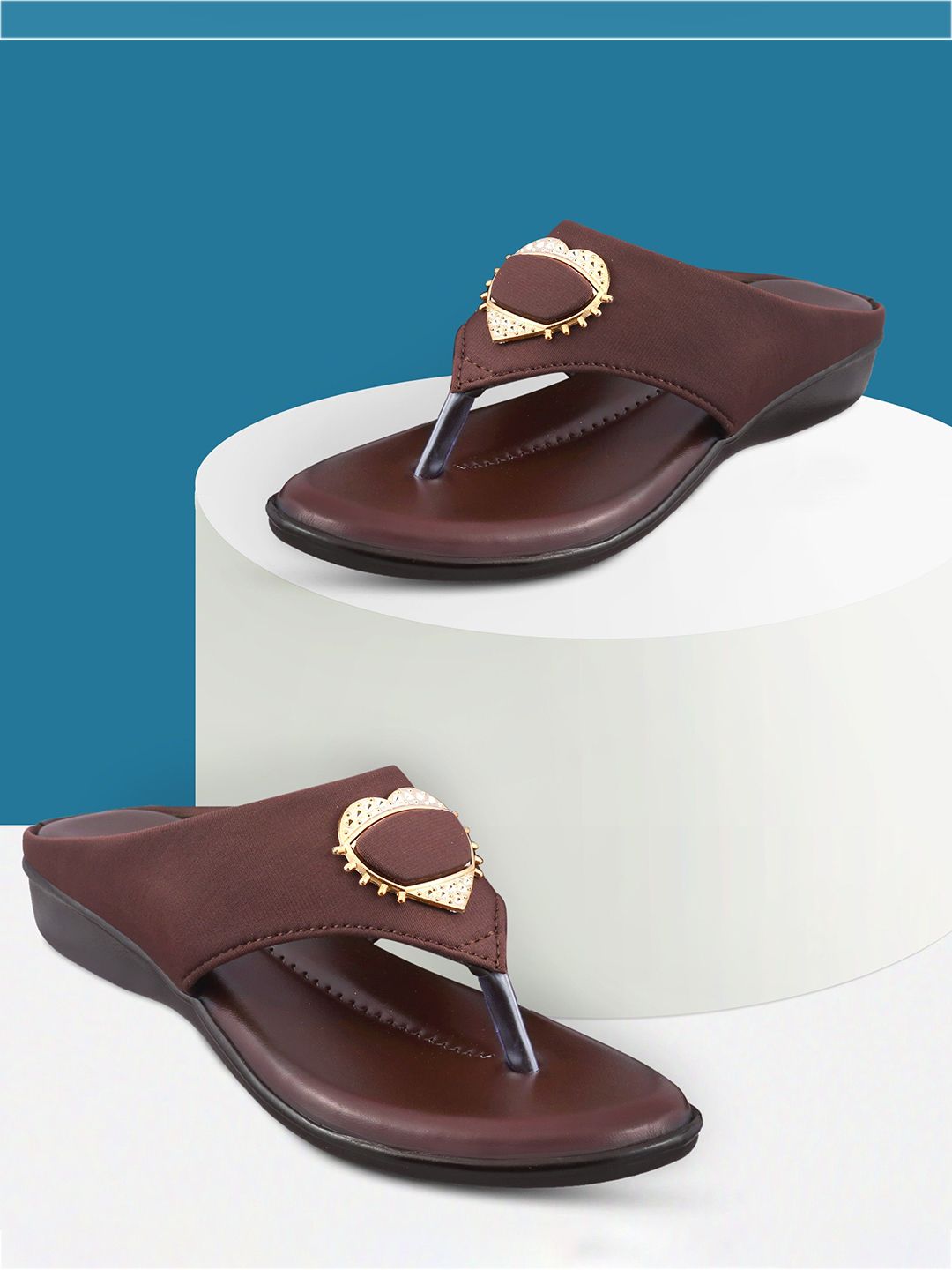 HUNYZA FOOTWEAR Embellished T-Strap Flats