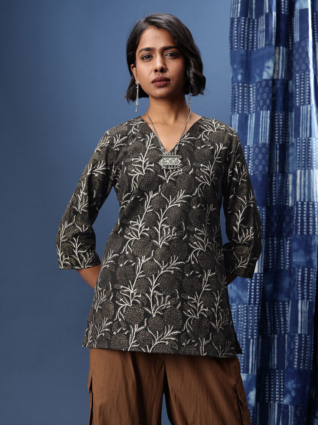 Taavi Floral Printed V-Neck Pure Cotton Woven Legacy Straight Kurti