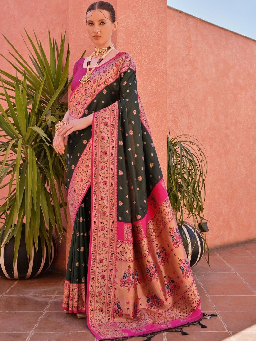 VASTRAAVEDAA Ethnic Motifs Zari Art Silk Paithani Saree
