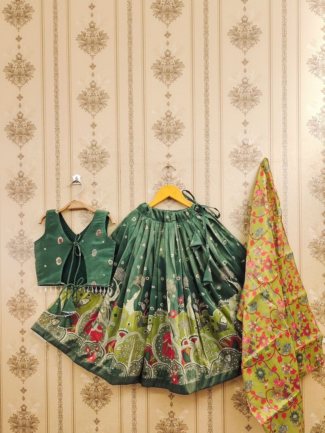 Girls Printed V-Neck Flared Lehenga Choli 2