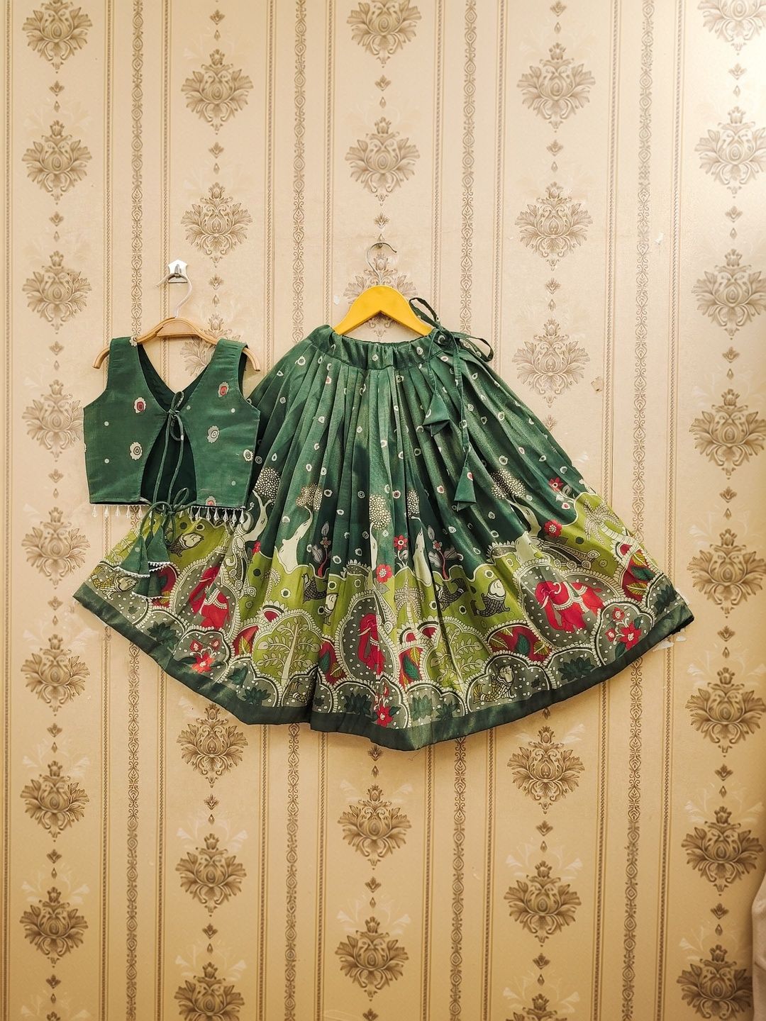 Girls Printed V-Neck Flared Lehenga Choli 4