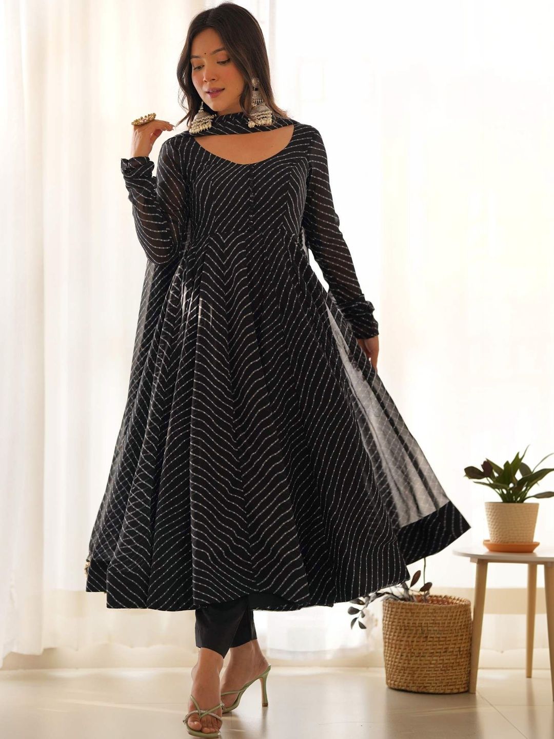 RITIRANG Women Leheriya Printed Empire Kurta with Trousers & With Dupatta