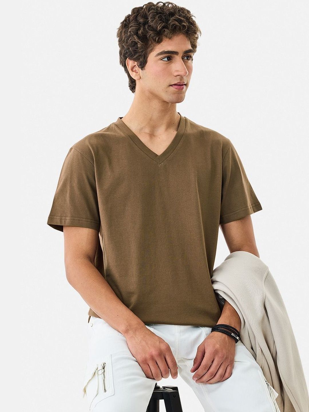 Snitch Men V-Neck T-shirt