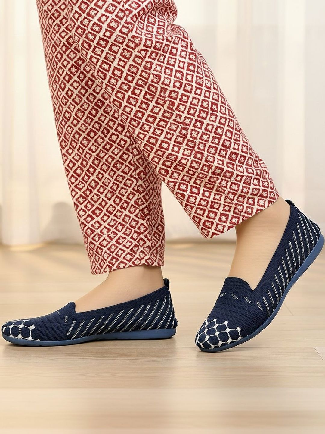 INKLENZO Women Textured Loafers