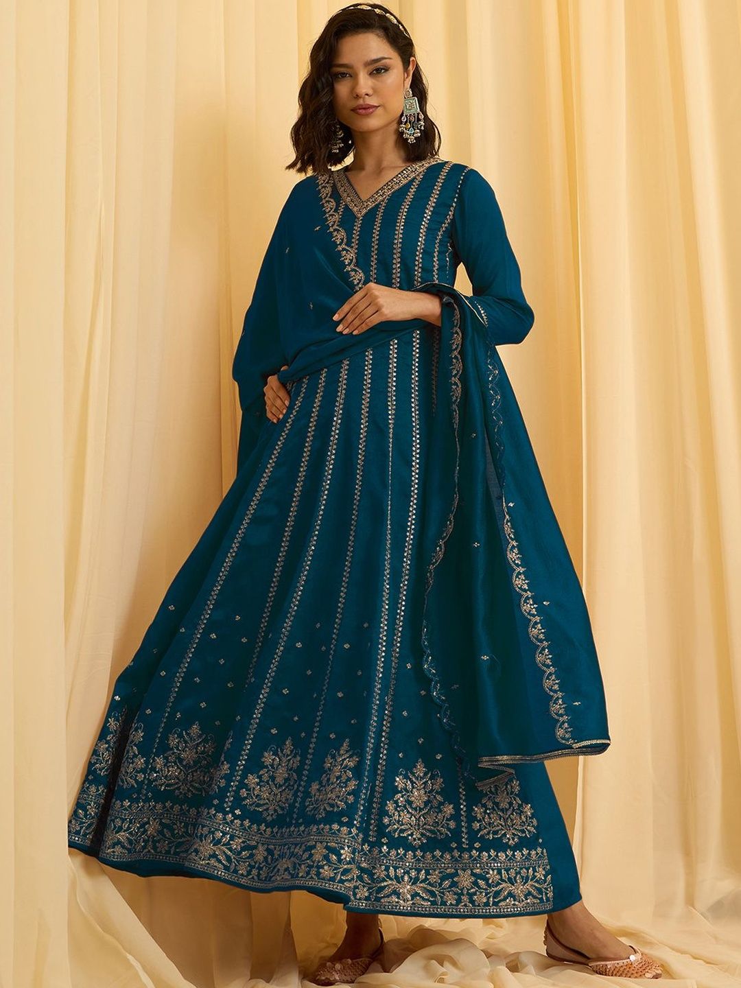 CHHAAP Embroidered Zari Ethnic Motifs Chinon Panelled Kurta Trouser Set With Dupatta
