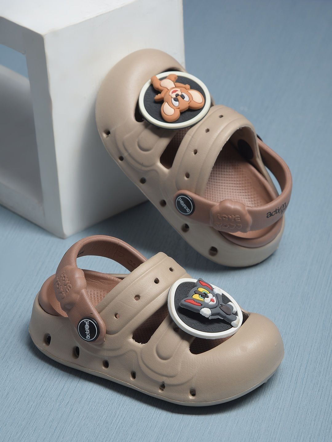 Action Unisex Kids Clogs